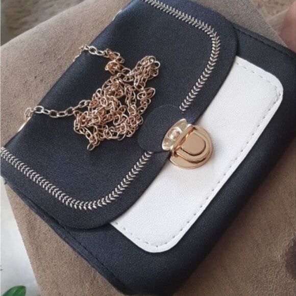 CHAINED WOMEN'S SMALL SHOULDER BAG - Picture 2 of 4